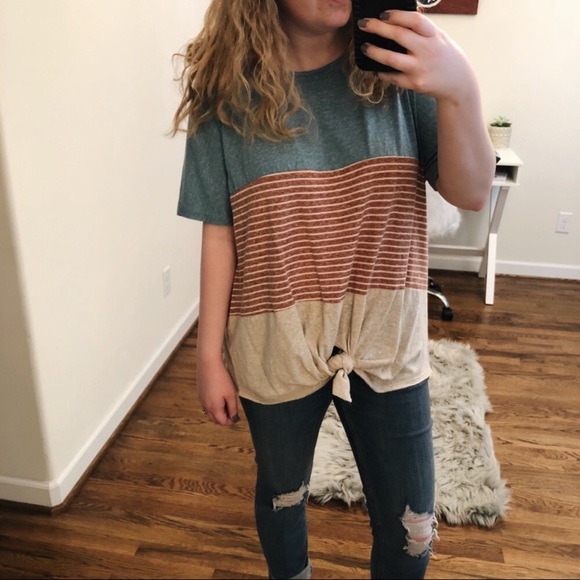 $10 CLOSET SALE❗️Color Block Striped Knot Tee - Picture 2 of 2